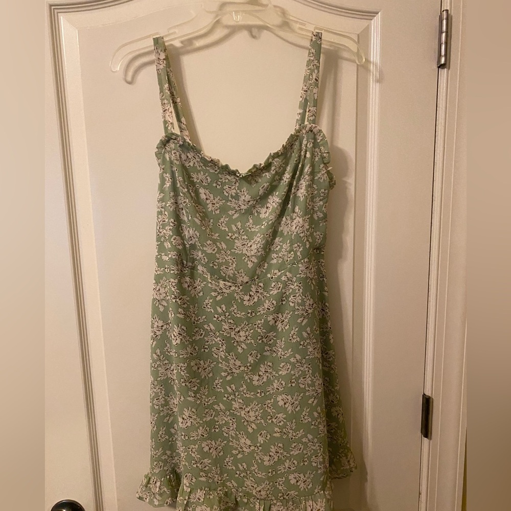 Women’s Green Floral Sundress Size M